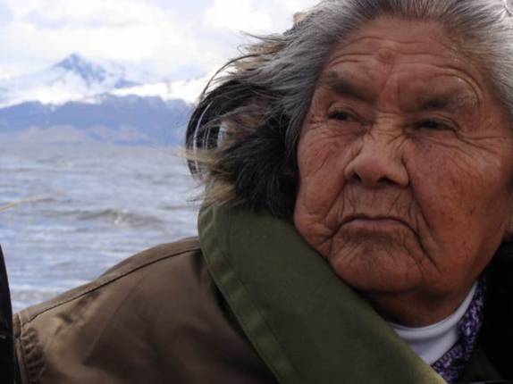 Cristina Calderón, a última Yaghan capaz de falar a língua Yamana. Com quase 90 anos, ela vive em Puerto Williams, no Chile (foto da Internet)